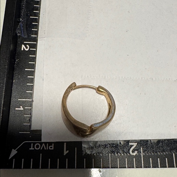 Gold Tone Chunky Hoop Earrings (BR1111) - Picture 7 of 7